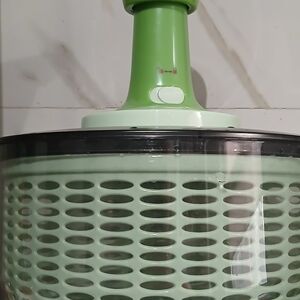 Salad Spinner, Large + vegetable chopper